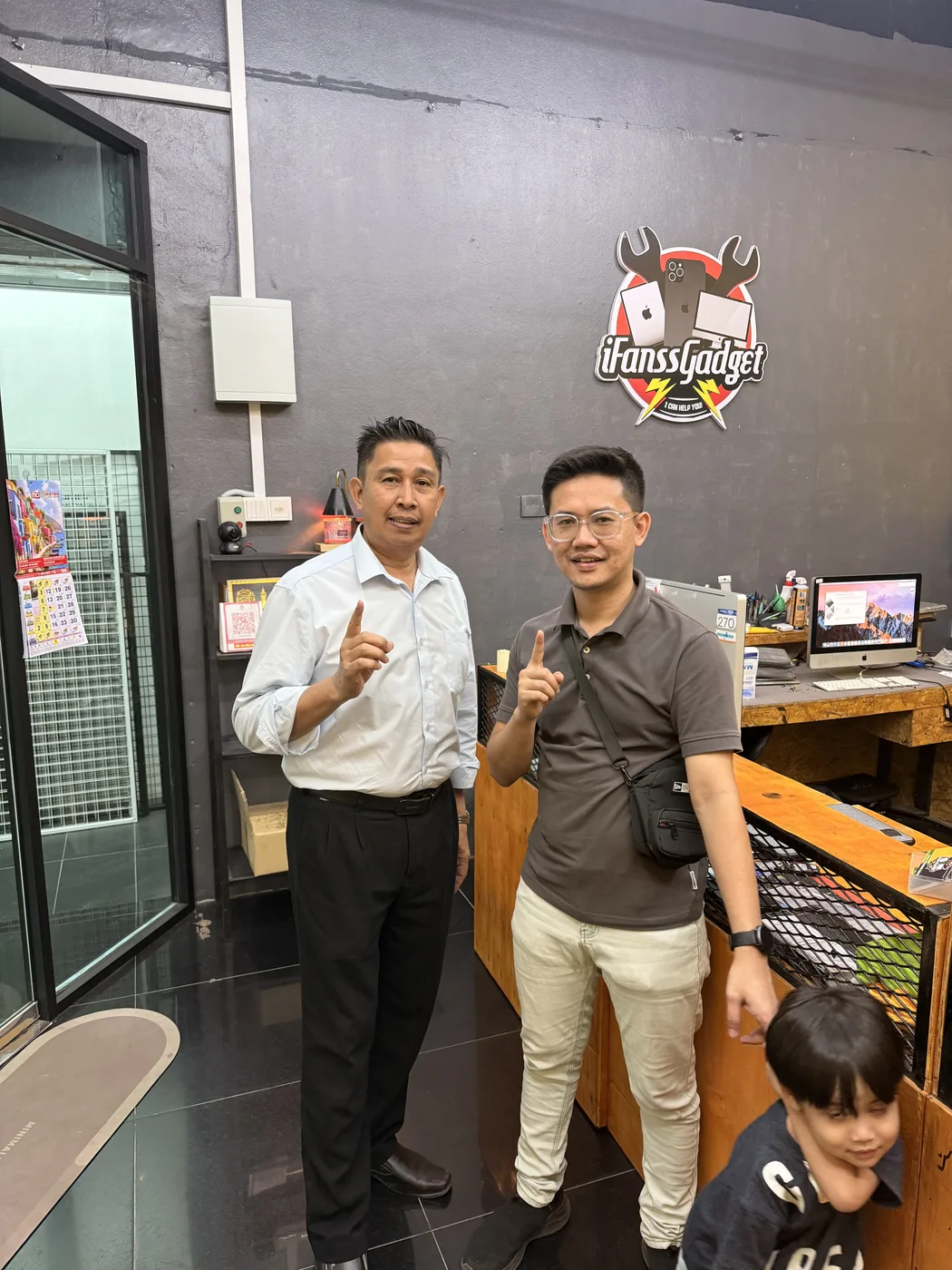Pelanggan bersama di iFanss Gadget di iFanss Gadget